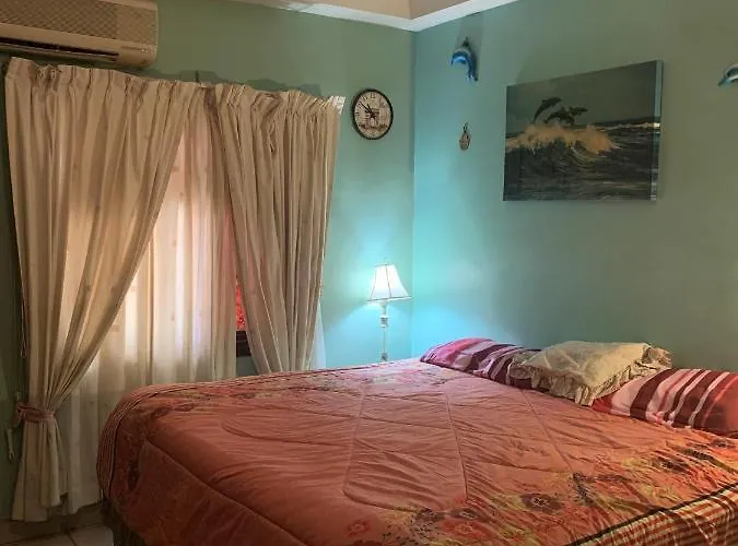 The Airport Is 30 Minutes. Coco Beach. Ocean. Aparthotel *